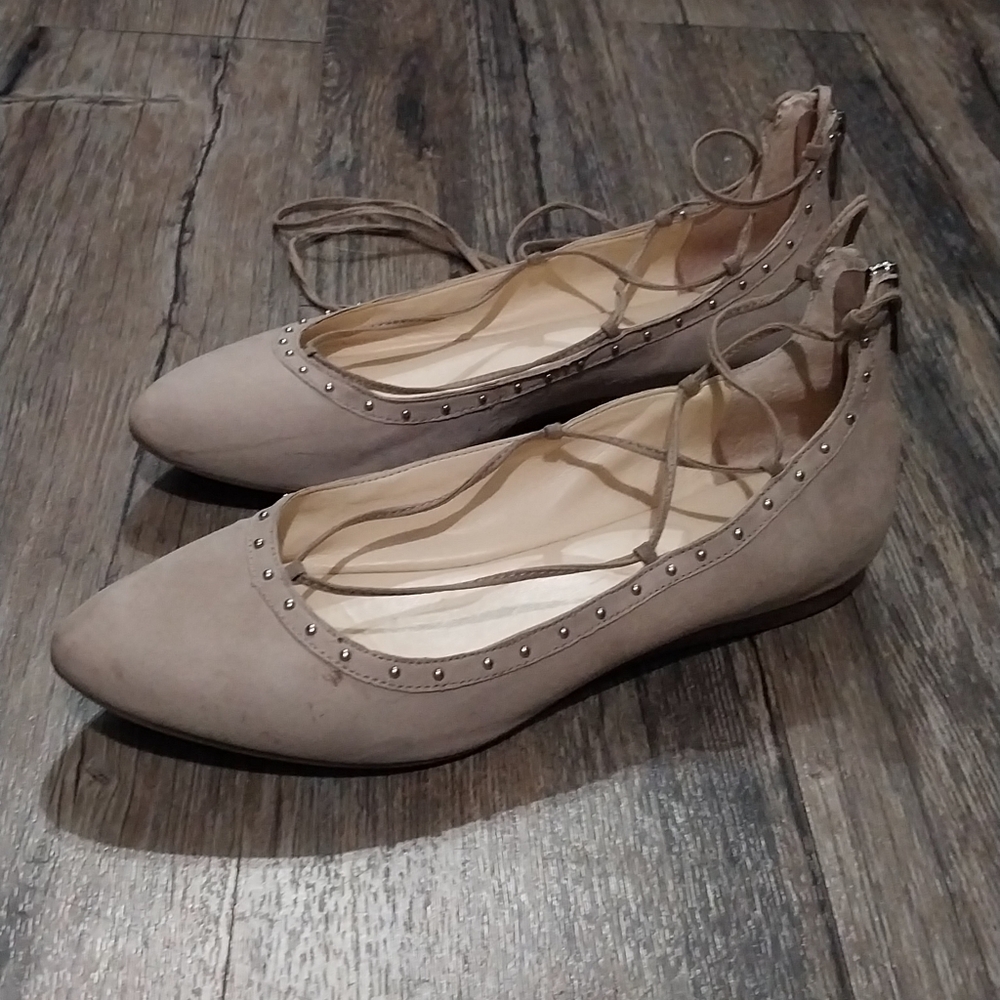 Jessica Simpson Leather Ballet Flats Size 8.5 Nude Beige Ankle Strap Studd Shoes